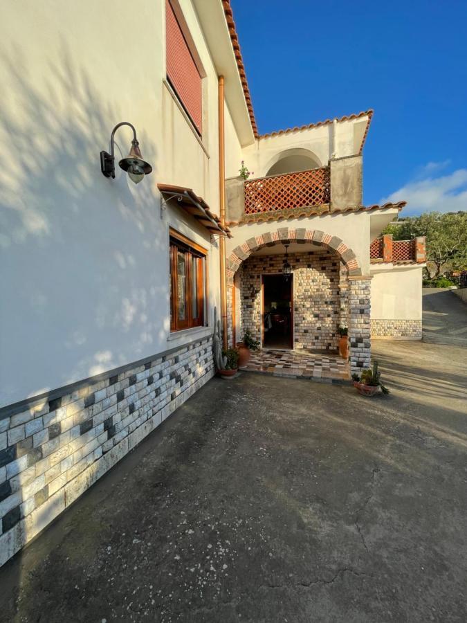 Loren House, Relaxing Location With Seaview ماسّا لوبْرينسِ المظهر الخارجي الصورة