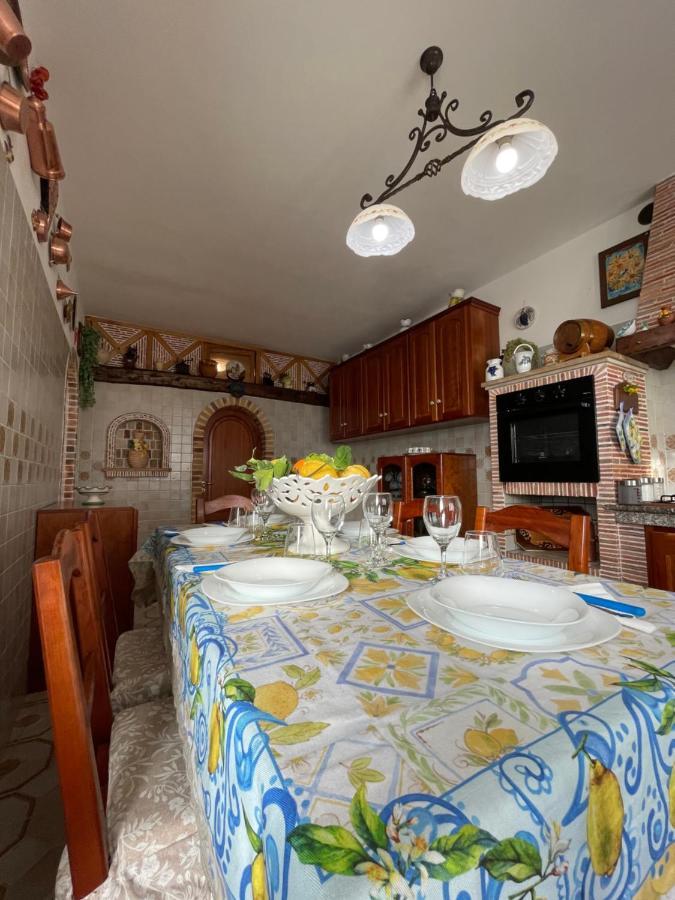 Loren House, Relaxing Location With Seaview ماسّا لوبْرينسِ المظهر الخارجي الصورة