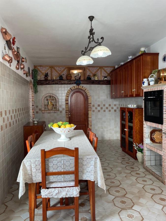 Loren House, Relaxing Location With Seaview ماسّا لوبْرينسِ المظهر الخارجي الصورة