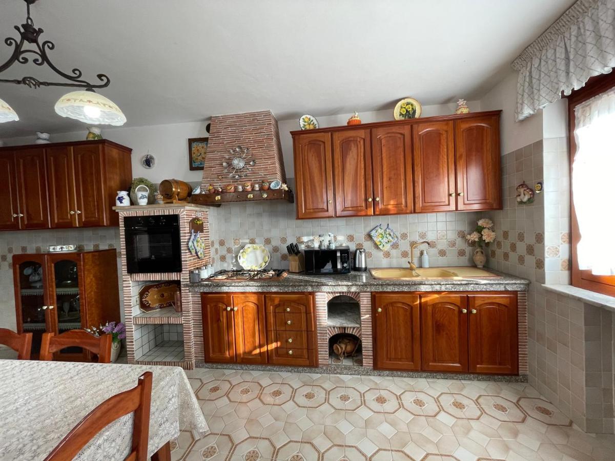 Loren House, Relaxing Location With Seaview ماسّا لوبْرينسِ المظهر الخارجي الصورة